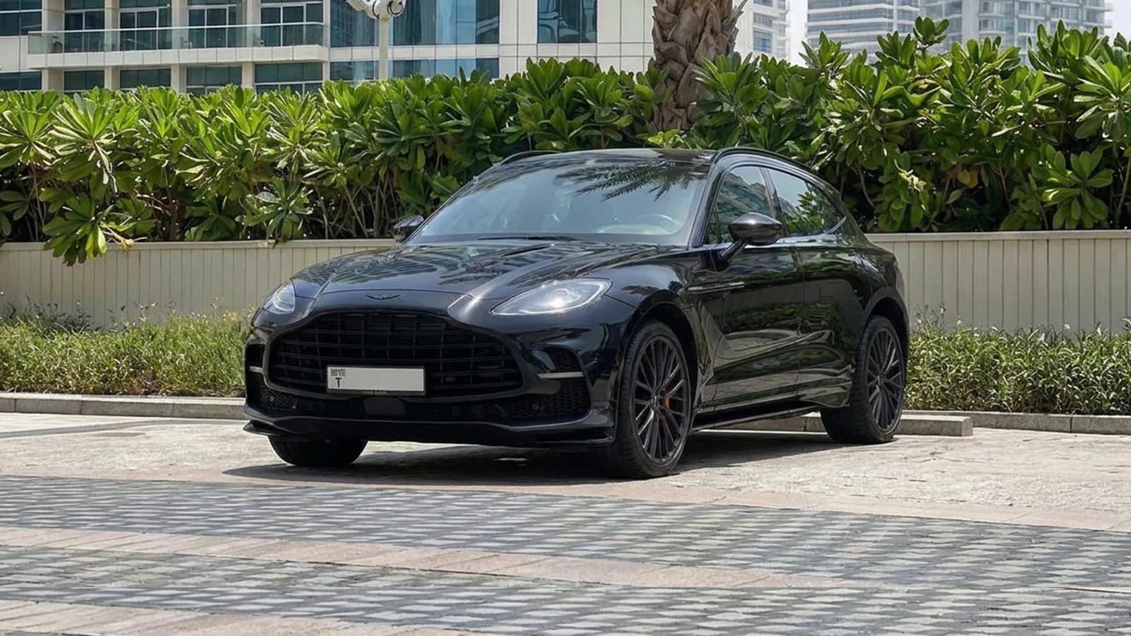 Aston Martin DBX in Black