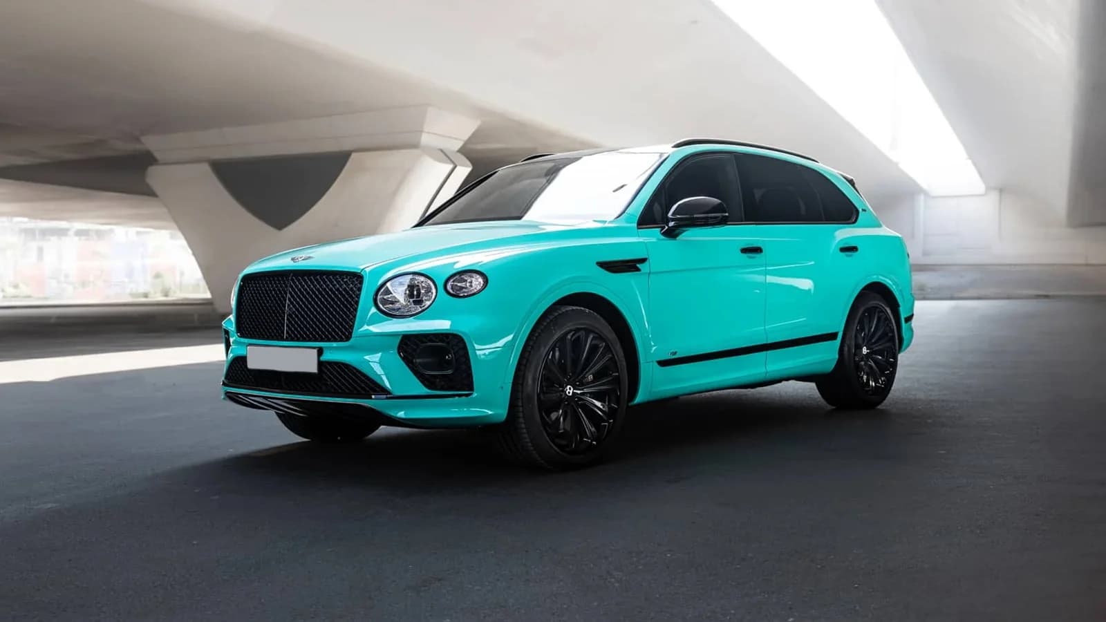 Bentley Bentayga in Turquoise