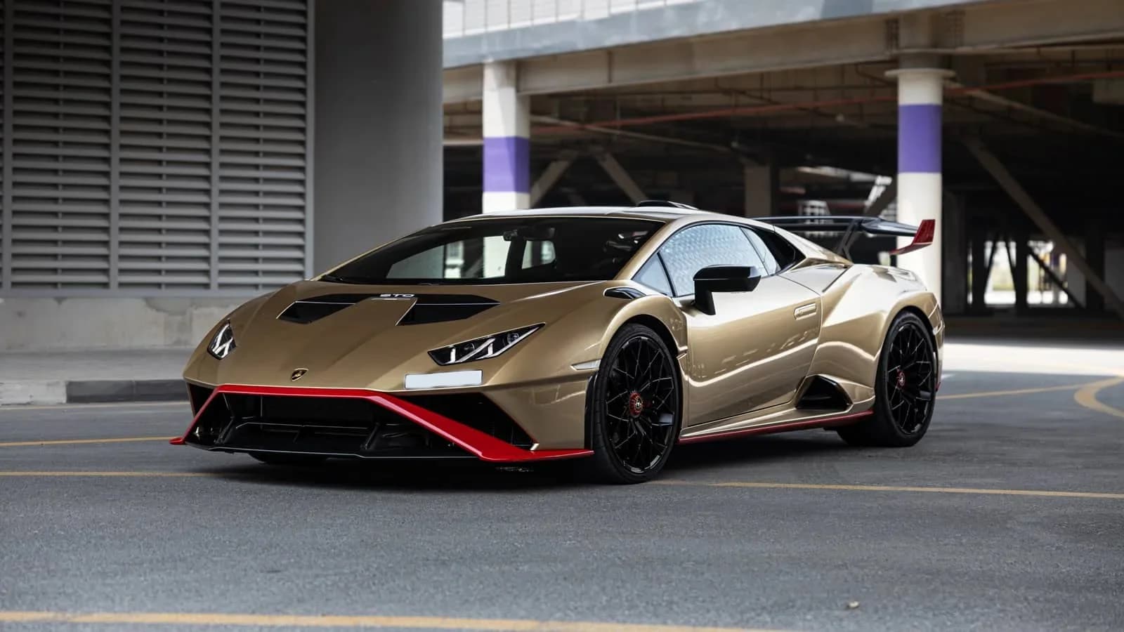 Lamborghini Huracan STO in Gold