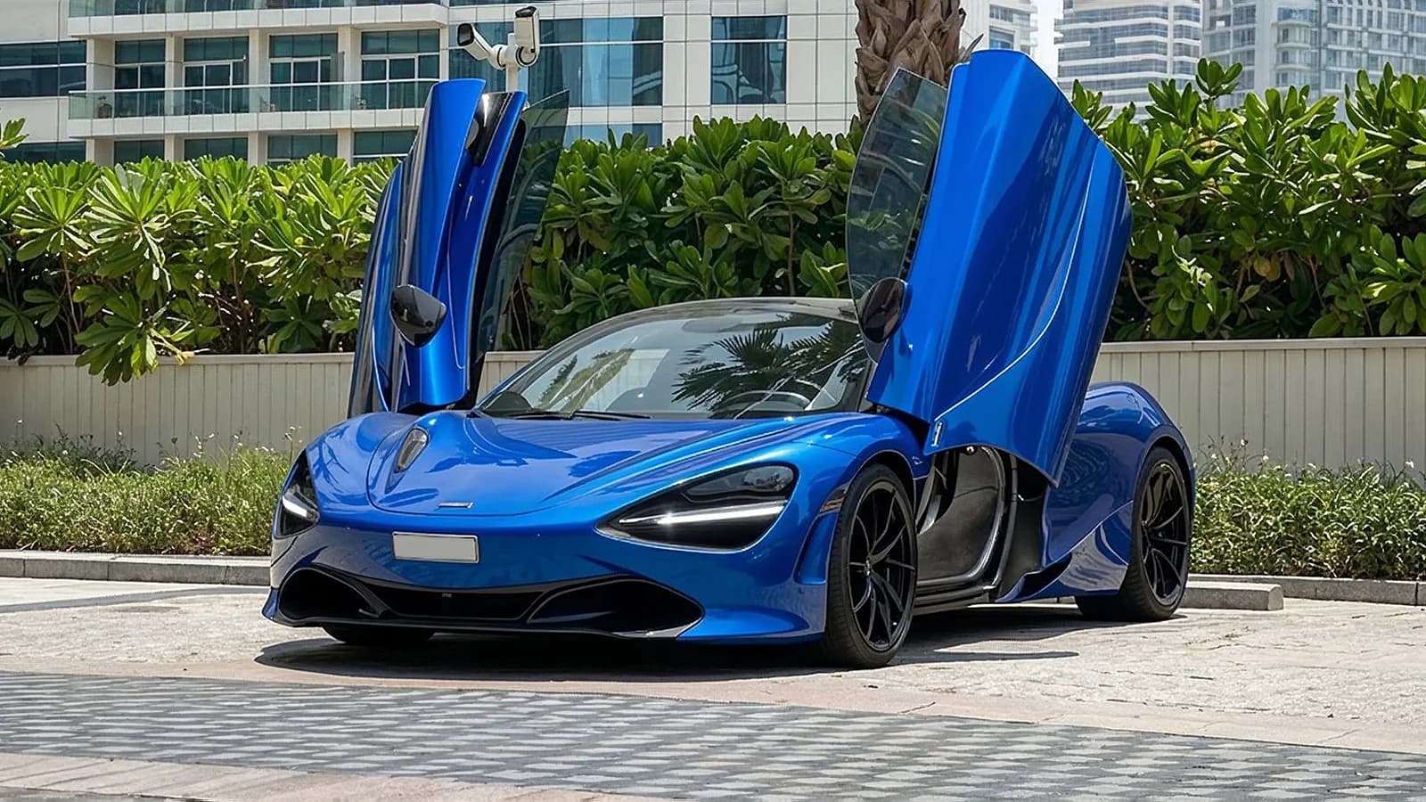 McLaren 720s in Blue