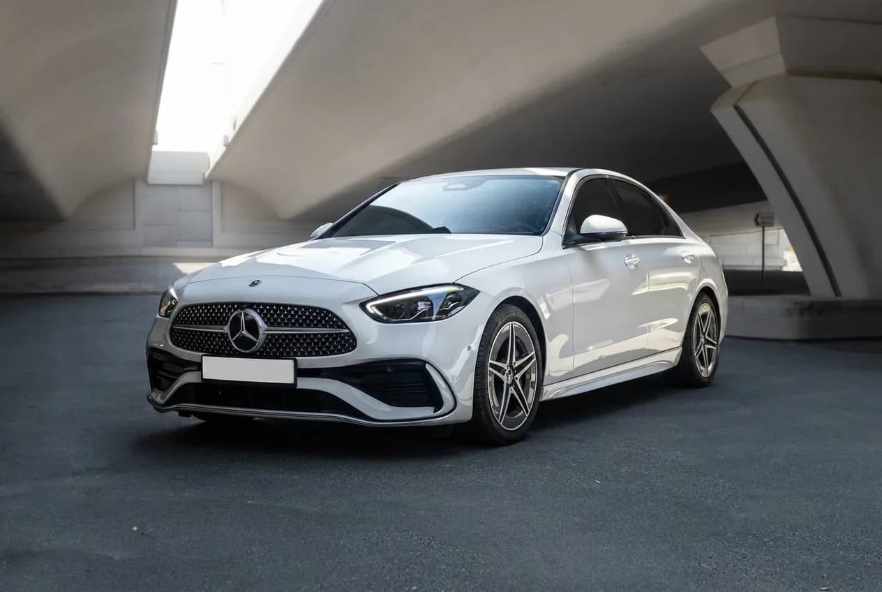 Mercedes-Benz C200 in White