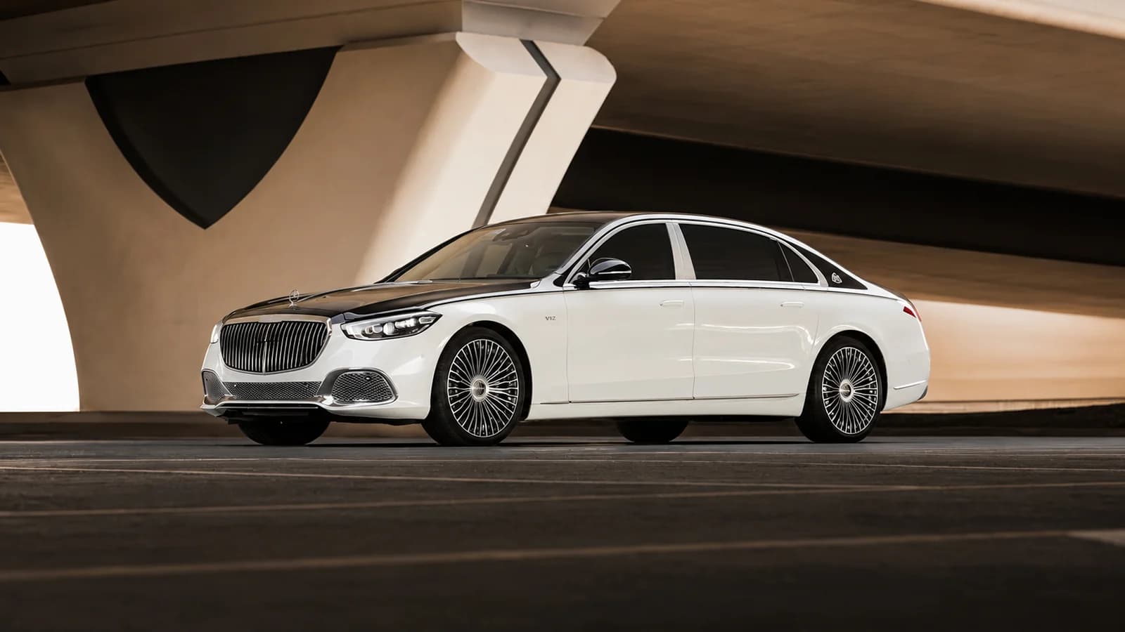Mercedes-Benz Maybach S680 Long in Black and White