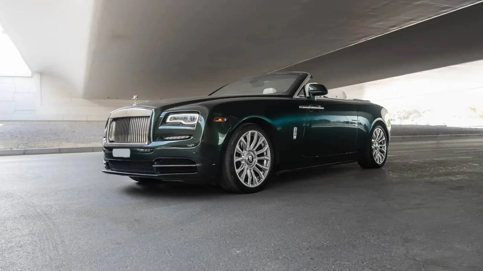 Rolls-Royce Dawn in Metallic Emerald Green